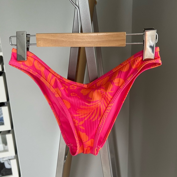 Matching Pink and Orange Hollister Bikini - Picture 4 of 6